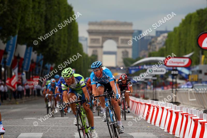 Peloton at Champs-Elysees003p.jpg